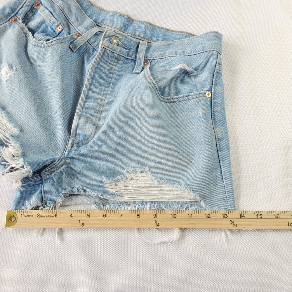 Levi's Light Blue Distressed 501 Jean Shorts size 32 - Picture 10 of 11
